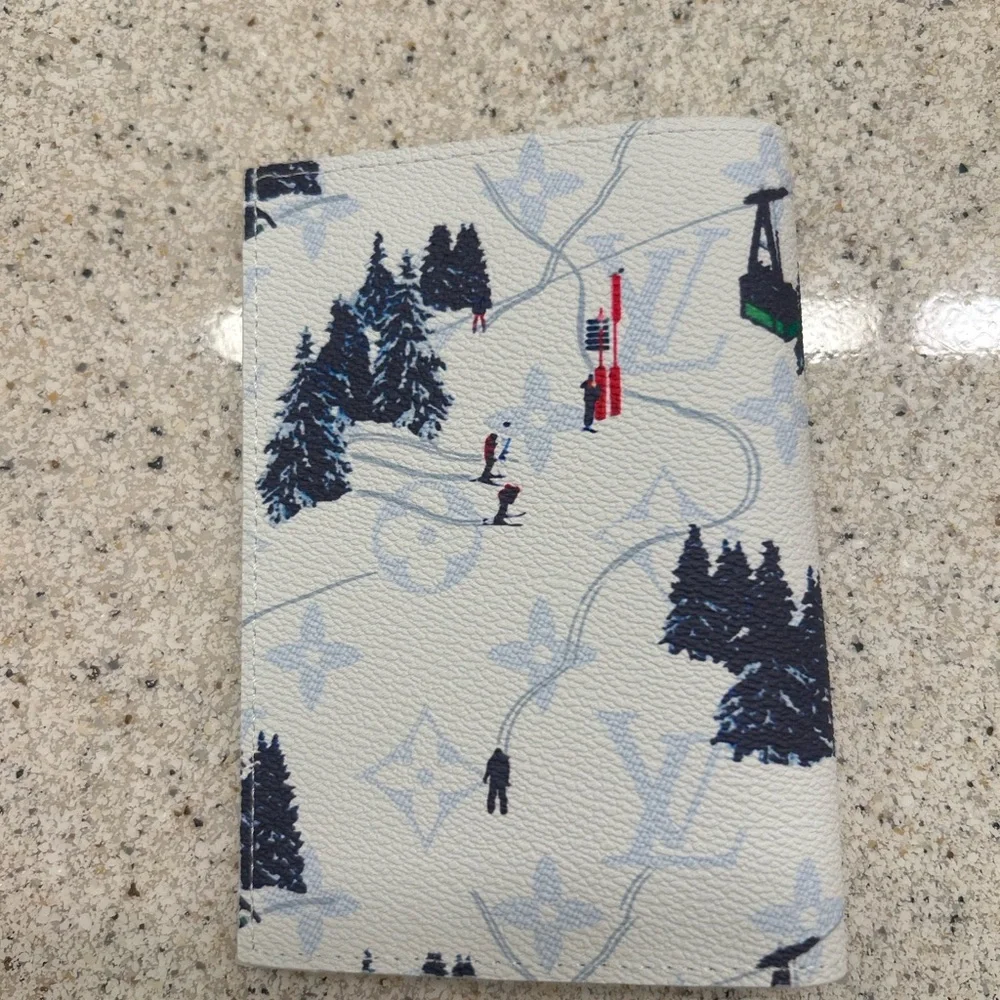 Louis Vuitton White Ski Print Key & Card Holder